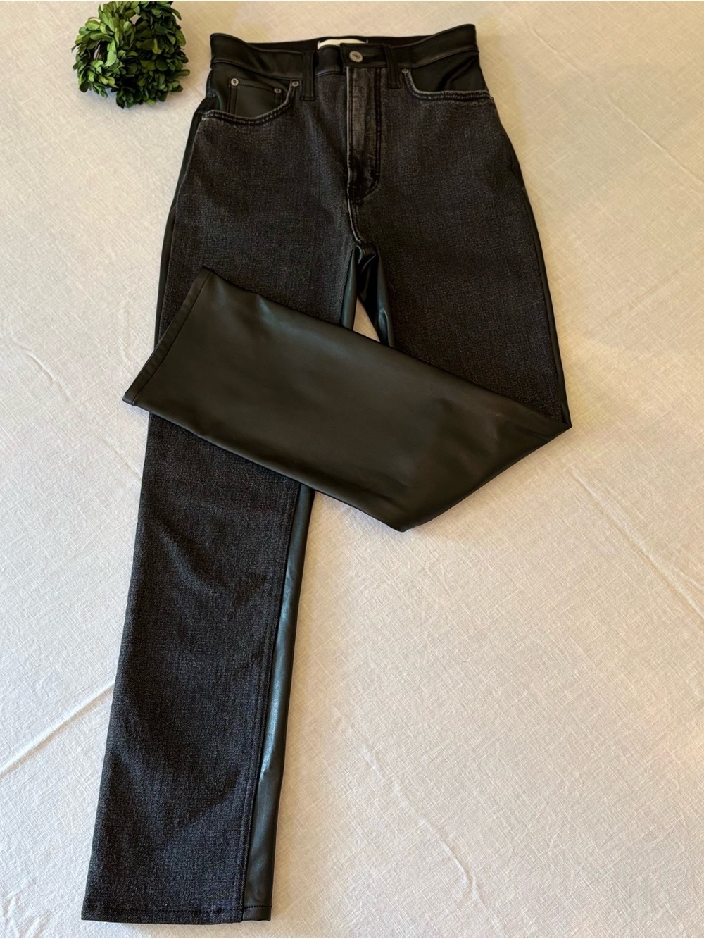 Abercrombie & Fitch Women’s ankle straight black Leather-Trim Jeans. Size 24 - Picture 1 of 9